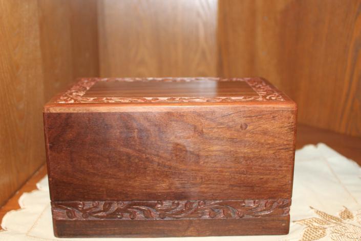 A beautiful yet inexpensive urn.
